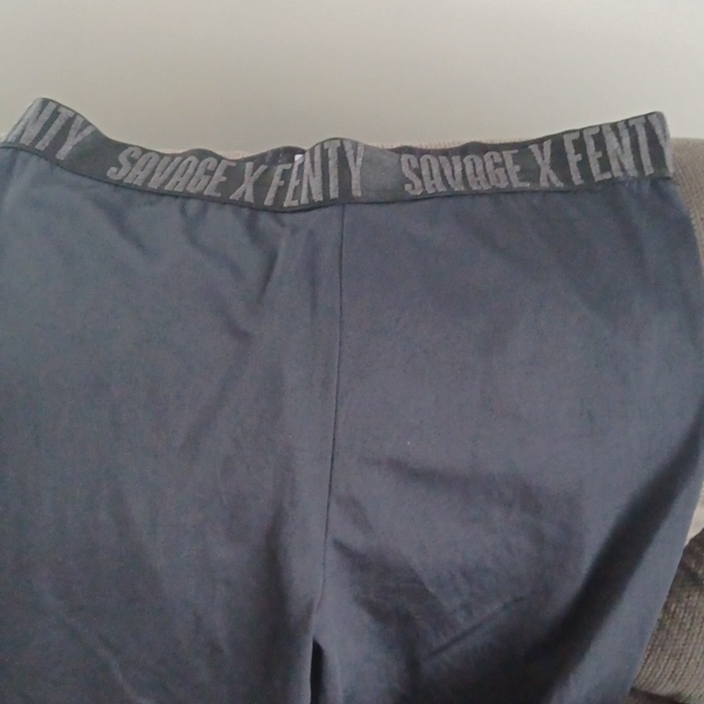 Savage X Fenty Black Leggings Sz.2X Side Leg Accents. L.28". EUC! - Picture 4 of 7